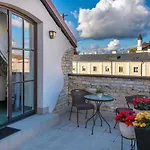 Moon Garden Old Town Hotell