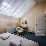 Moon Garden Old Town Hotell 4*