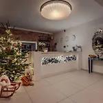 Moon Garden Old Town Hotell 4*