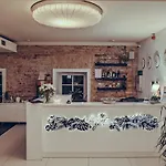 Moon Garden Old Town Hotell