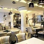 Moon Garden Old Town Hotell