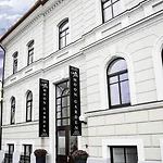 Moon Garden Old Town 4*