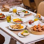 Moon Garden Old Town Hotell