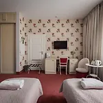 Moon Garden Old Town Hotell 4*