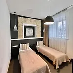 Moon Garden Old Town Hotell