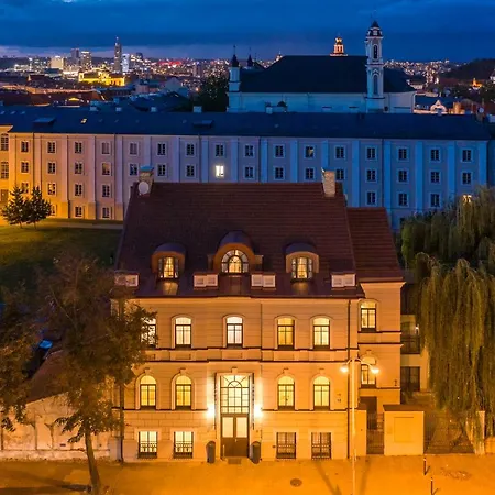 Moon Garden Old Town Hotel 4*