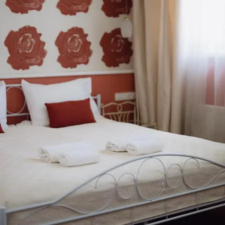 Hotel Moon Garden Old Town 4*