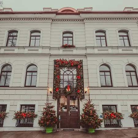 Hotel Moon Garden Old Town Hotel