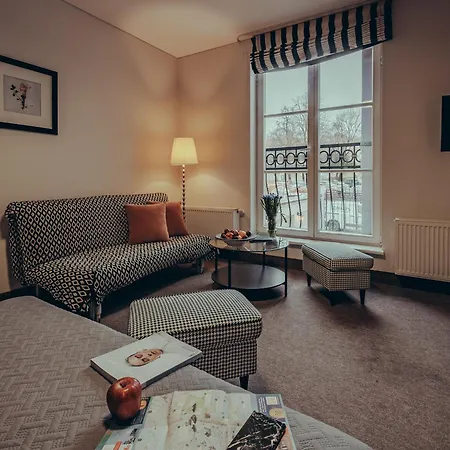 Moon Garden Old Town Hotel 4*