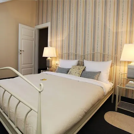 Moon Garden Old Town 4*