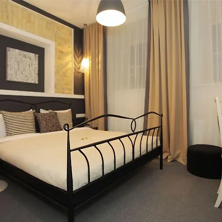 Moon Garden Old Town 4* וילנה