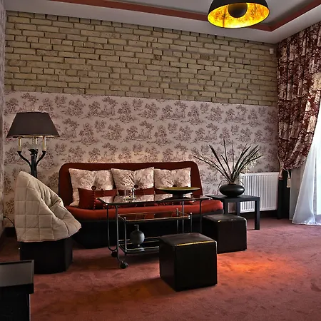 Moon Garden Old Town מלון 4*