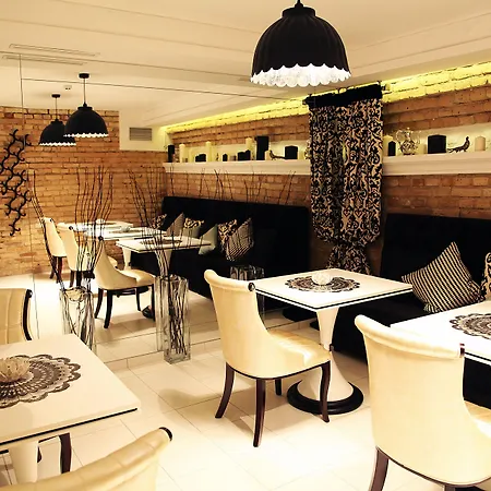 מלון Moon Garden Old Town וילנה