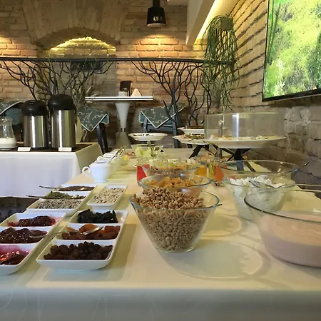 מלון Moon Garden Old Town 4*
