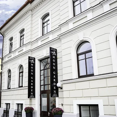 Moon Garden Old Town 4*