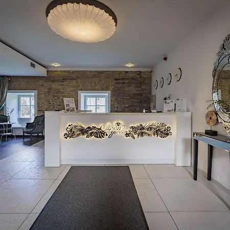 Moon Garden Old Town מלון 4*