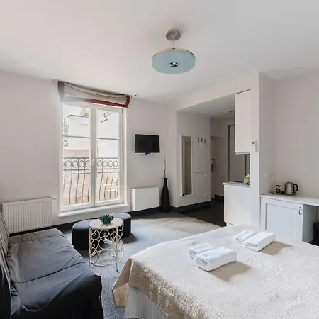 מלון Moon Garden Old Town 4*