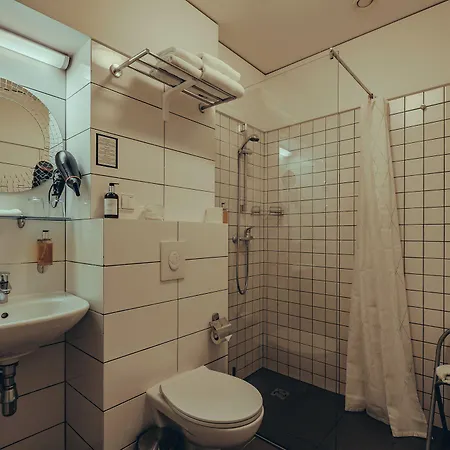 מלון Moon Garden Old Town 4*