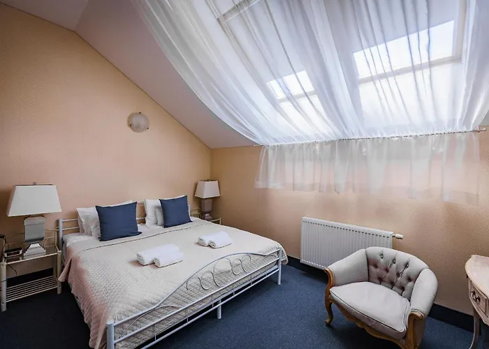 מלון Moon Garden Old Town 4*