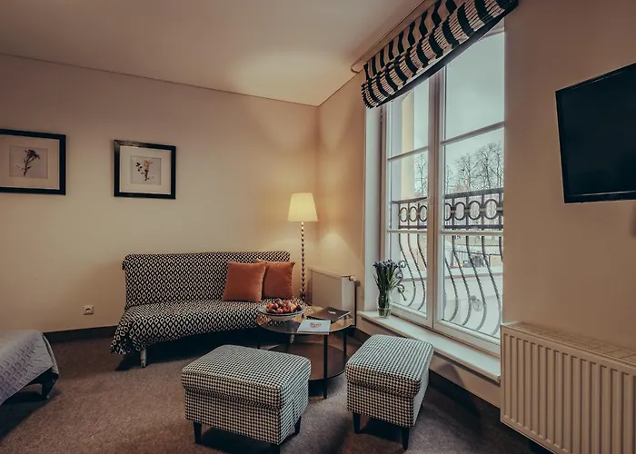 Hotel Moon Garden Old Town 4*