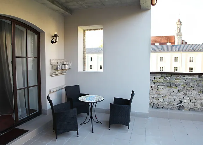 Moon Garden Old Town 4* וילנה