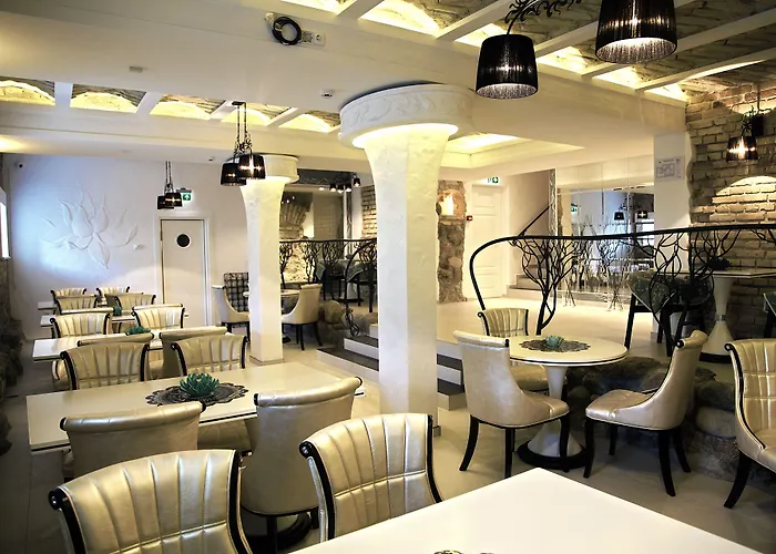 Moon Garden Old Town מלון