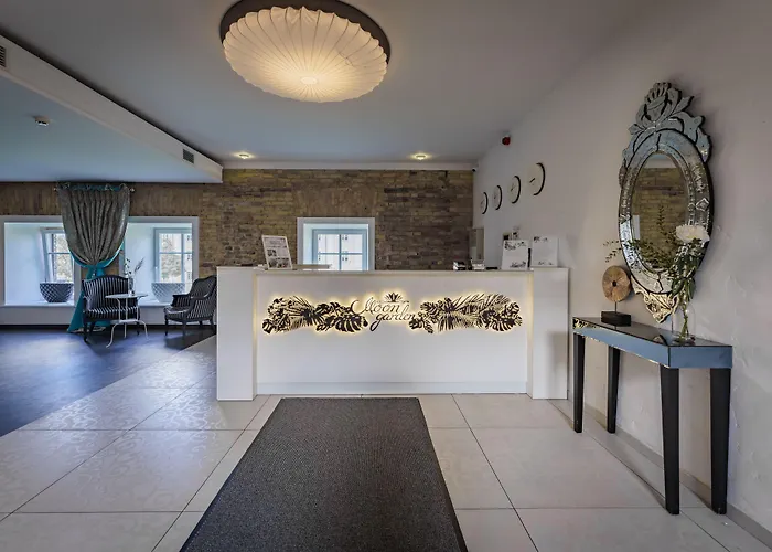 Moon Garden Hotel 4*