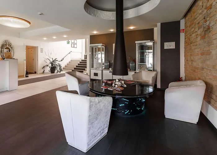 Moon Garden Old Town מלון