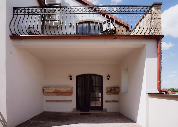 Moon Garden Old Town מלון 4*