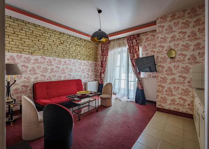 Moon Garden Old Town 4*