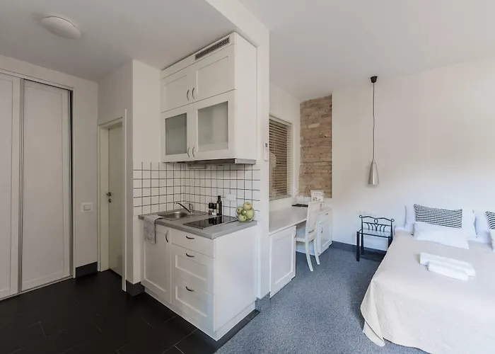 Moon Garden Old Town Hotel 4*