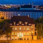 Moon Garden Old Town Otel 4*