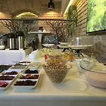 Otel Moon Garden Old Town 4*