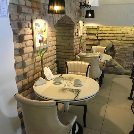 Moon Garden Old Town 4*