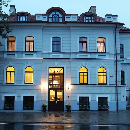Hotel Moon Garden Old Town 4*
