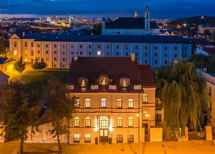 Moon Garden Old Town Hotel 4*