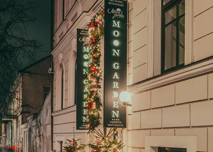 Moon Garden Old Town Hotell