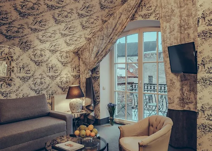 Moon Garden Old Town Hotell 4*