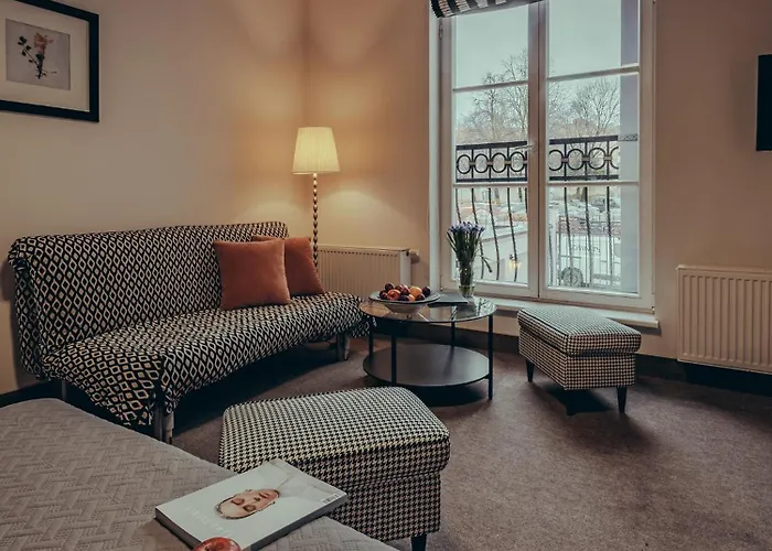 Moon Garden Old Town 4*