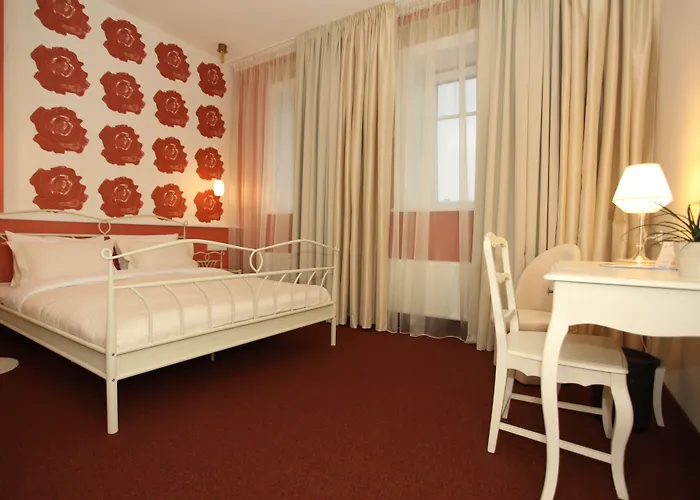 Hotell Moon Garden Old Town 4*