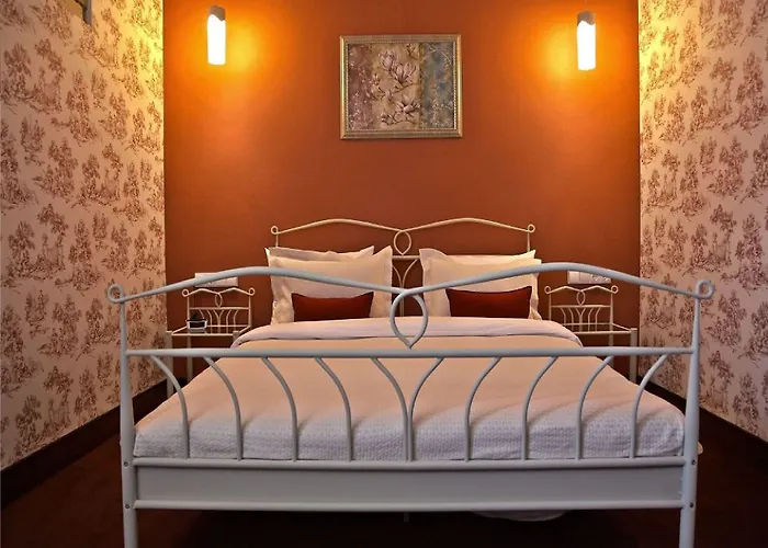 Moon Garden Old Town Hotel 4*