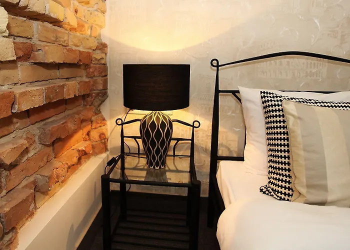 Moon Garden Old Town 4*