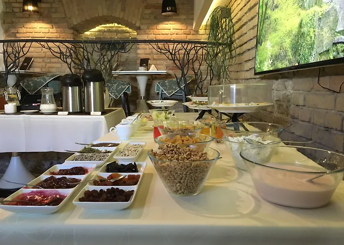 Hotel Moon Garden Old Town 4*