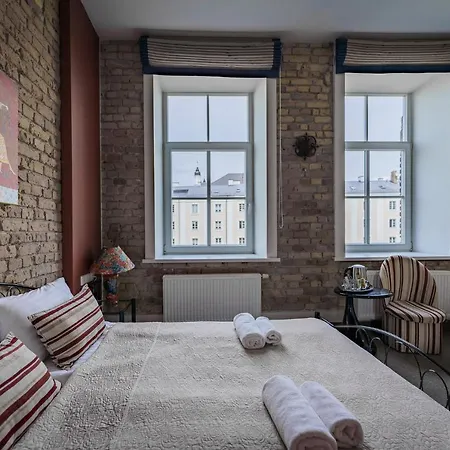 Moon Garden Old Town Отель 4*