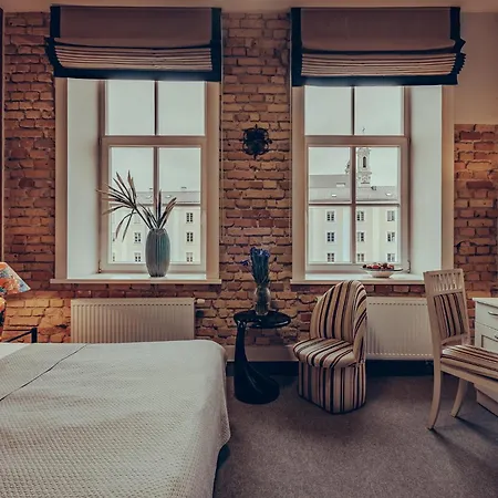 Отель Moon Garden Old Town Вильнюс