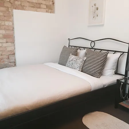 Moon Garden Old Town Отель Вильнюс