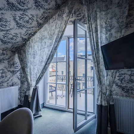 Отель Moon Garden Old Town Вильнюс