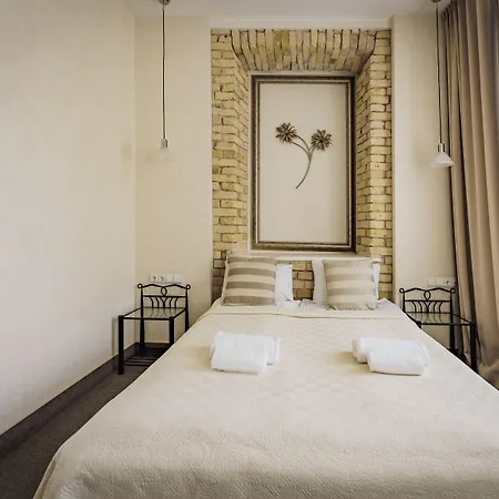 Moon Garden Old Town 4* Вильнюс