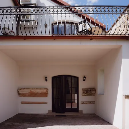 Moon Garden Old Town Отель 4*