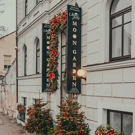 Moon Garden Old Town Отель Вильнюс